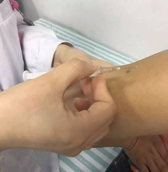 打针图片女真实_打针图片真实图片_打针照片第1集