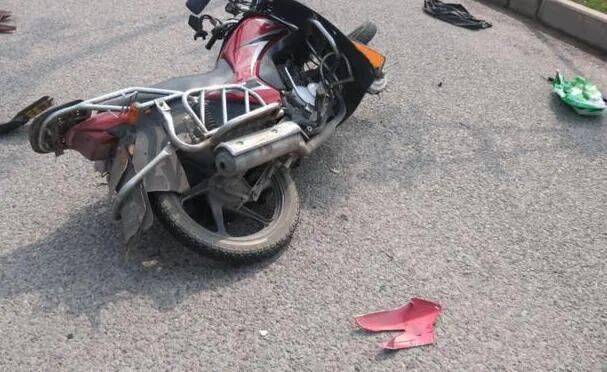 摩托死亡摇摆最佳处理_死亡摩托_大货车与摩托车相撞摩托死亡