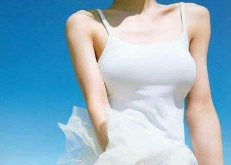 美女的乳头_美女暴露两粒乳头_美女sm乳头夹