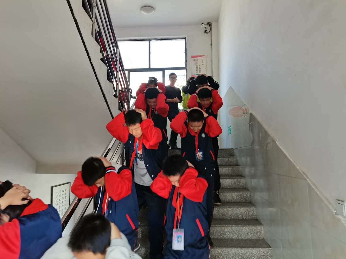 逃出闹鬼学校攻略_逃出闹鬼学校怎么玩_逃出闹鬼学校