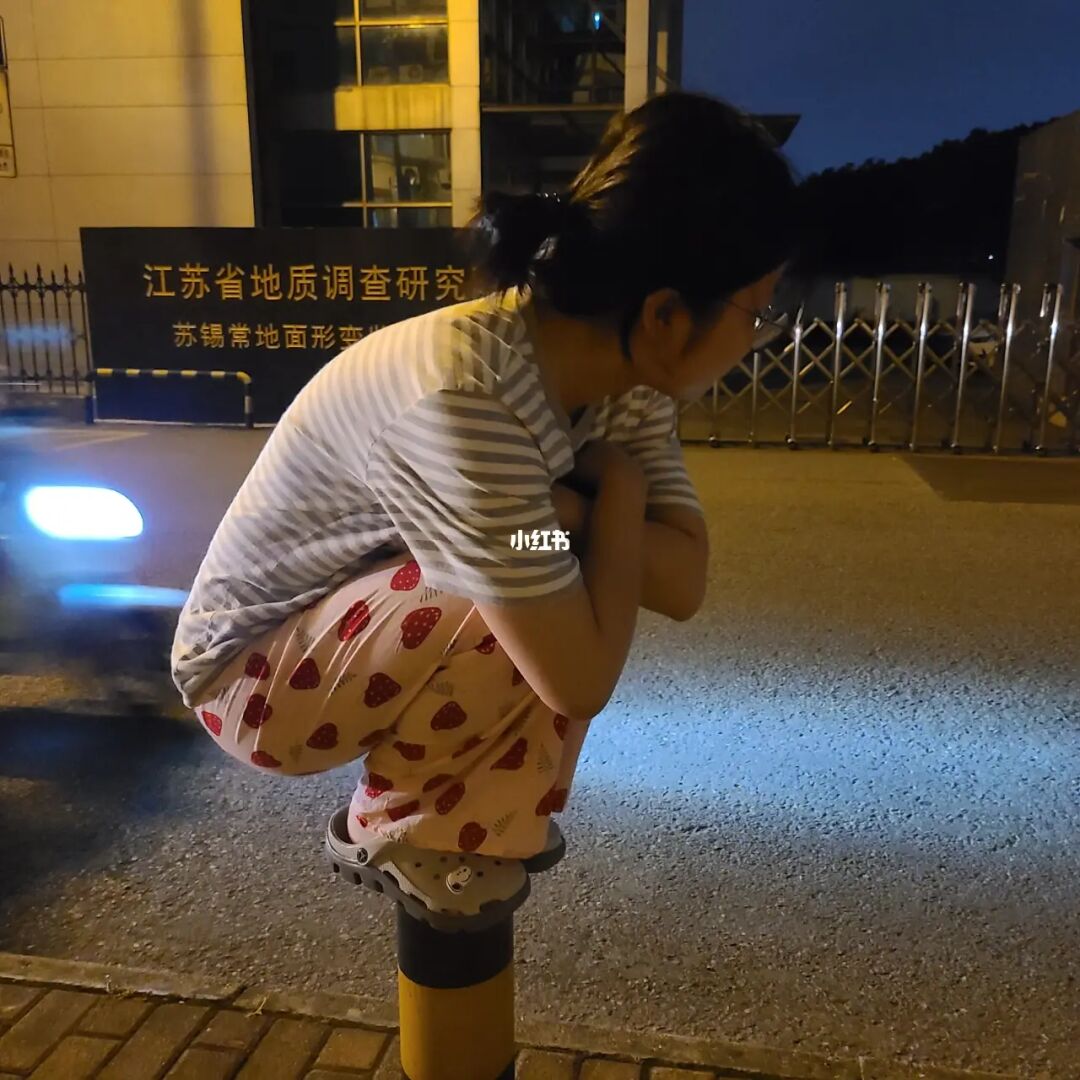 煞笔拉屎他不蹲什么歌_拉屎歌下载_煞笔拉屎却不蹲什么歌