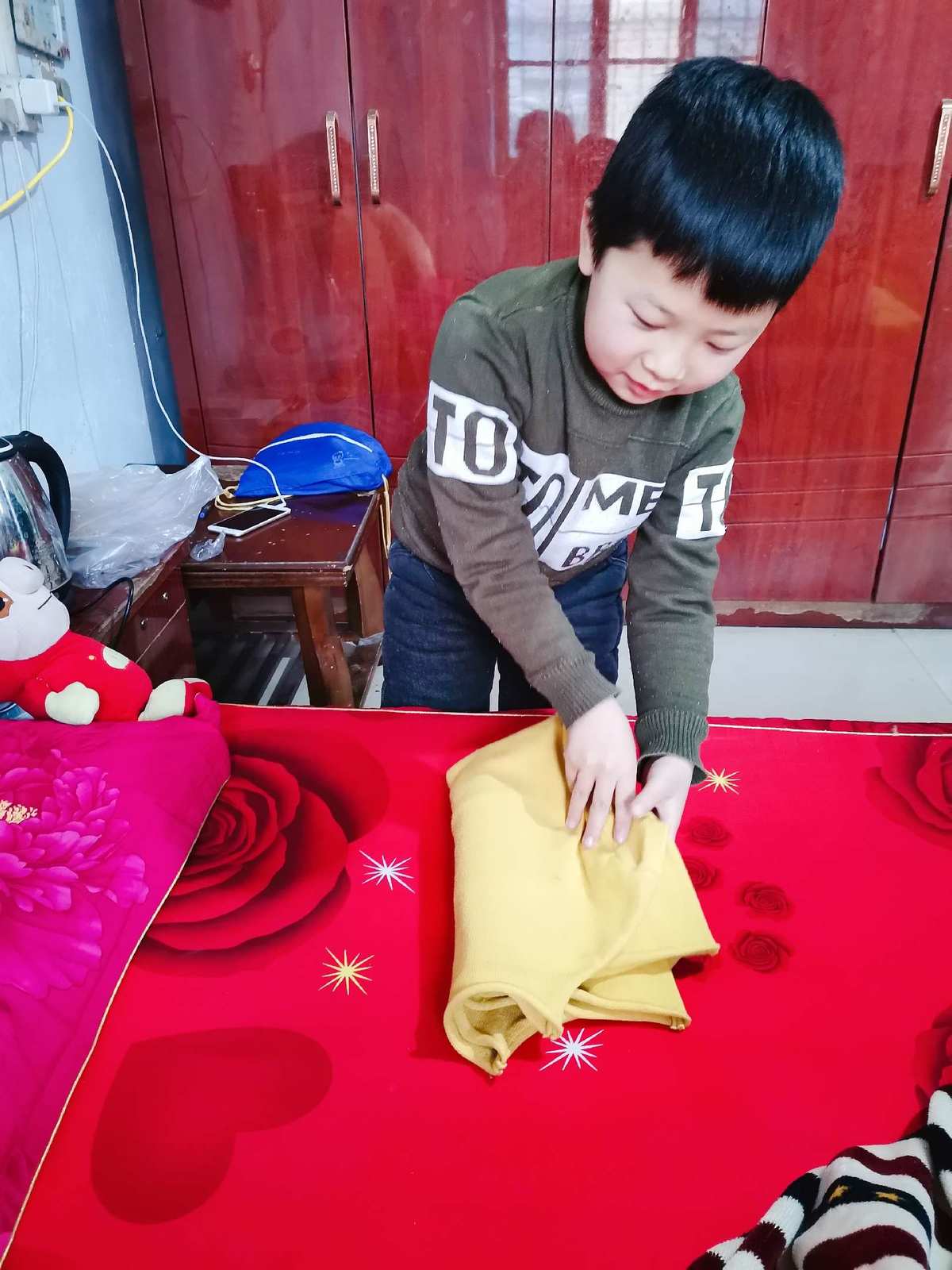 帮妈妈整理房间_帮妈妈整理房间作文400字_房间整理帮妈妈做家务