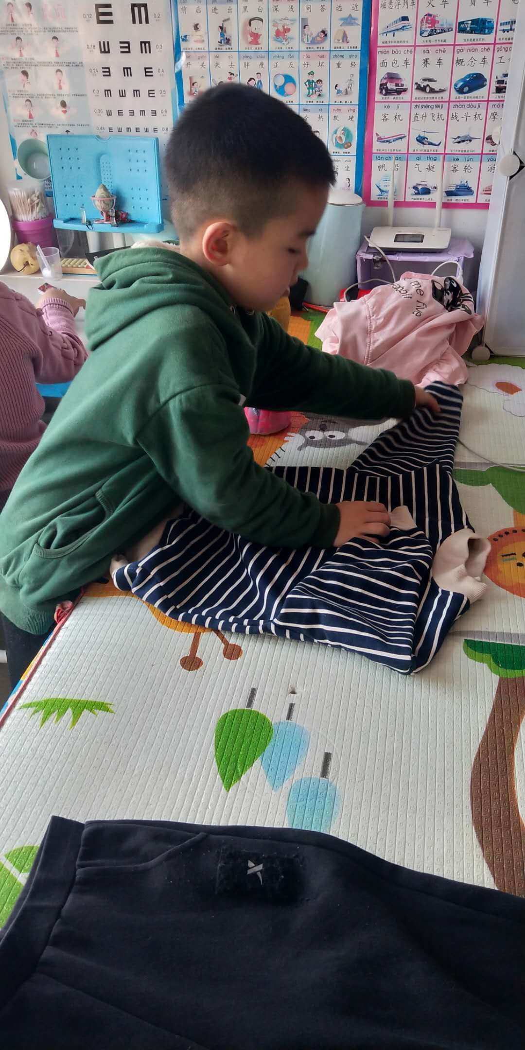 房间整理帮妈妈做家务_帮妈妈整理房间作文400字_帮妈妈整理房间