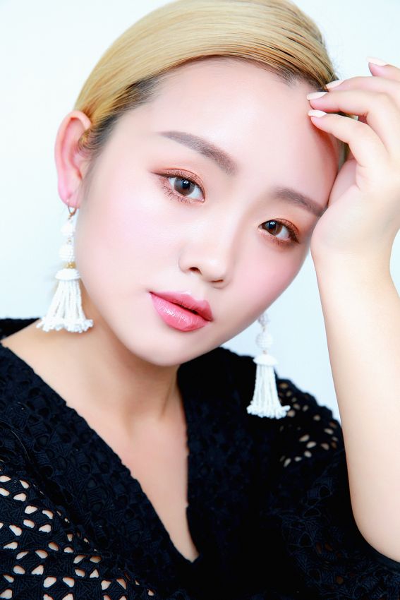 小女生化妆_化妆的小女孩头像_化妆小姑娘