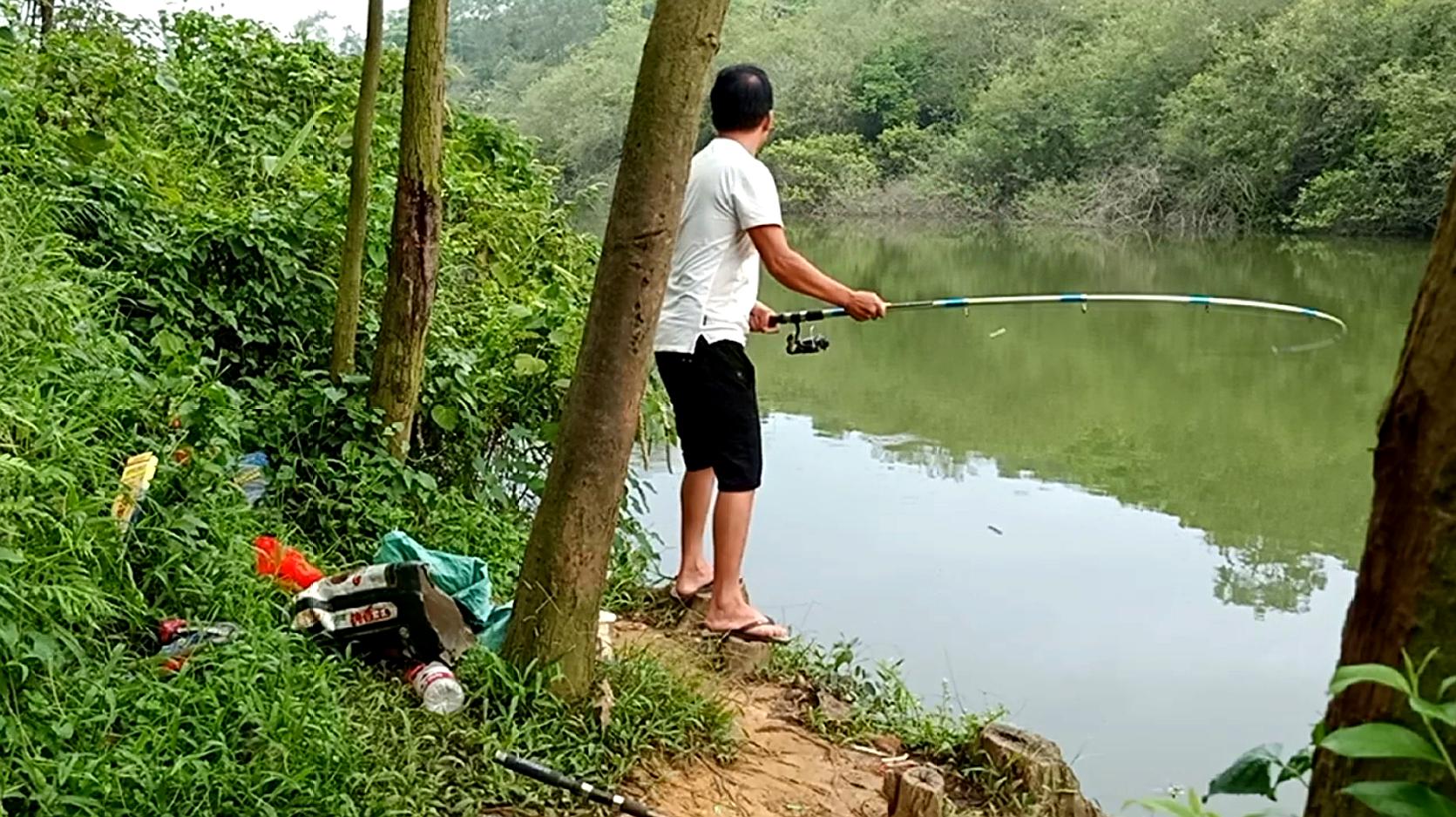 保尔在湖边钓鱼时_湖边钓鱼_湖边钓鱼游戏