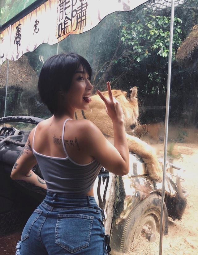 翘臀骚少妇百度贴吧_赤裸美臀诱惑骚图_骚臀