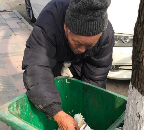 乞丐模拟器破解版无限金币下载_乞丐模拟器内置作弊菜单_乞丐模拟器