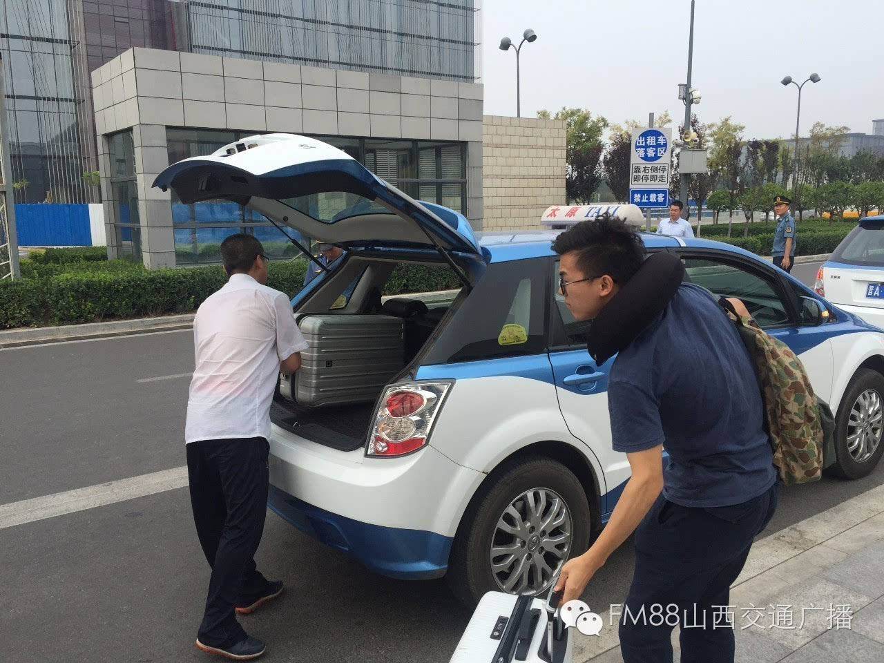 打车出行高速费谁承担_打车出行哪个平台最好_出行打车