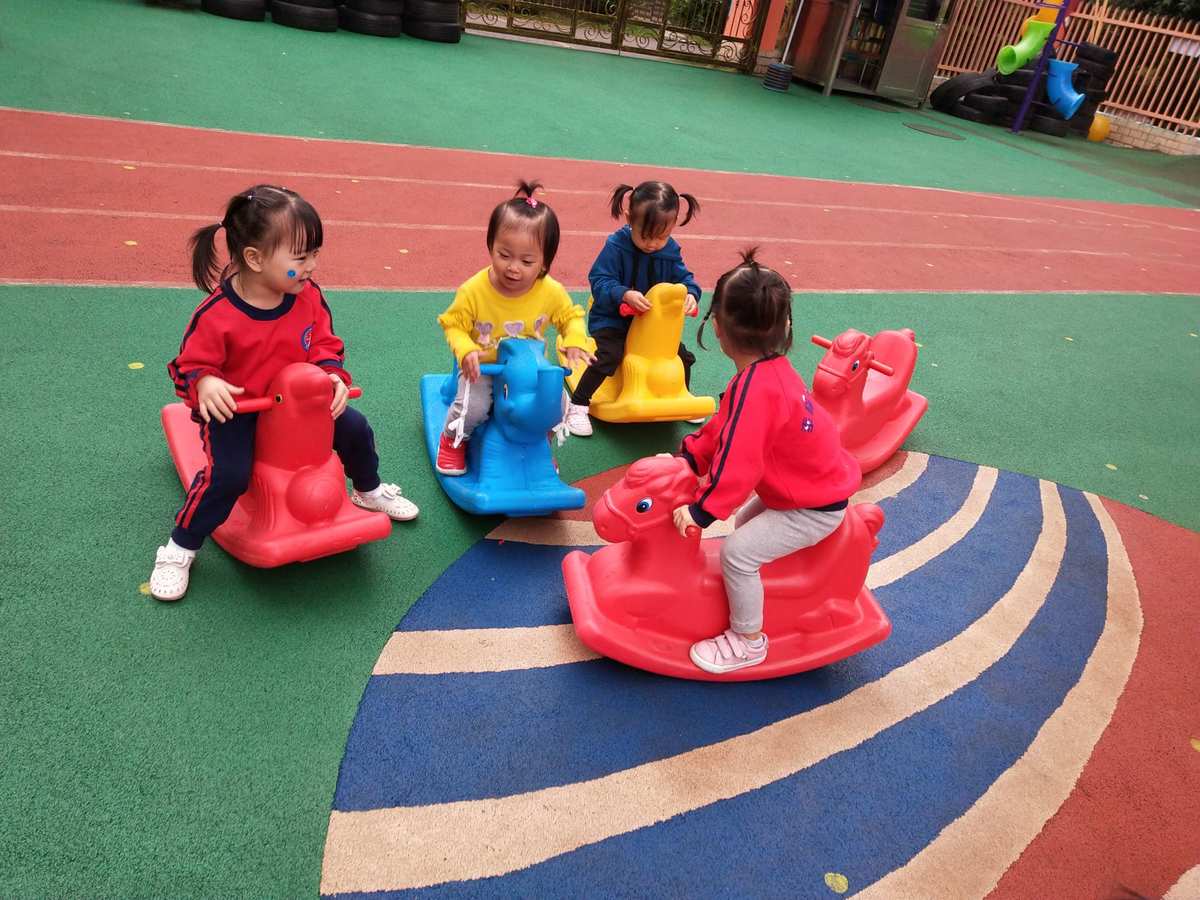 小孩玩的手机软件_手机上能玩的儿童游戏机_小孩游戏手机