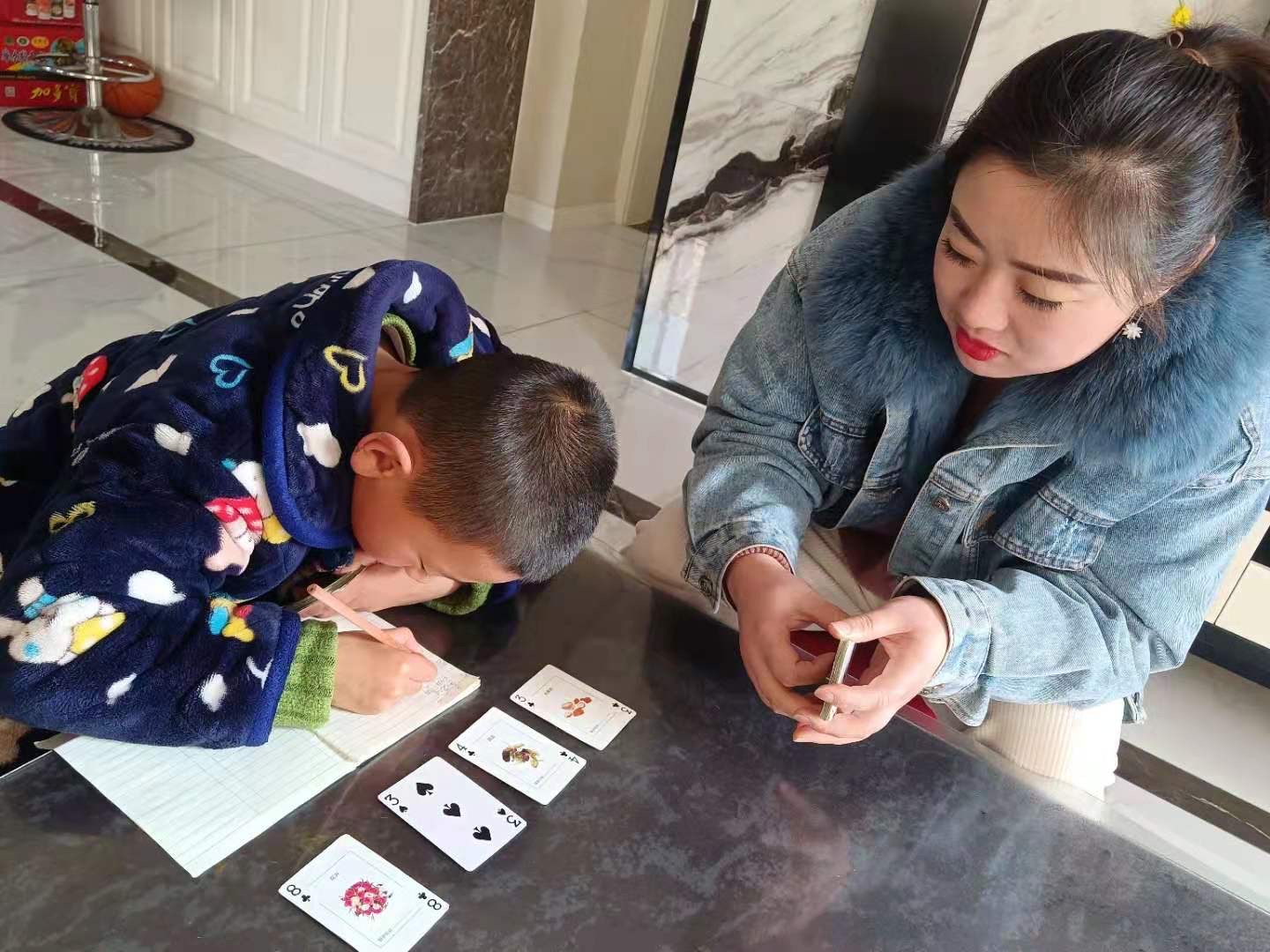 亲子教案扑克牌手机游戏怎么写_手机扑克牌亲子游戏教案_扑克牌亲子游戏规则