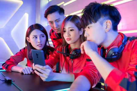 手游的生存游戏_手游生存类游戏有哪些_手机游戏职业生存游戏
