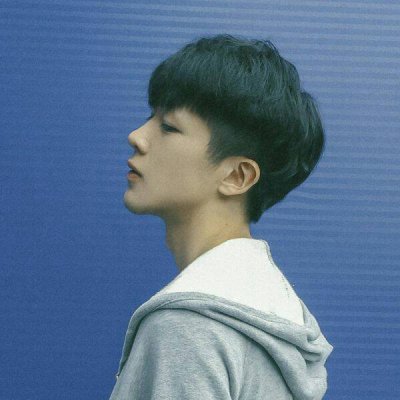 头像帅酷男孩图片小女孩_头像男生霸气冷酷小男孩_酷帅小男孩头像图片