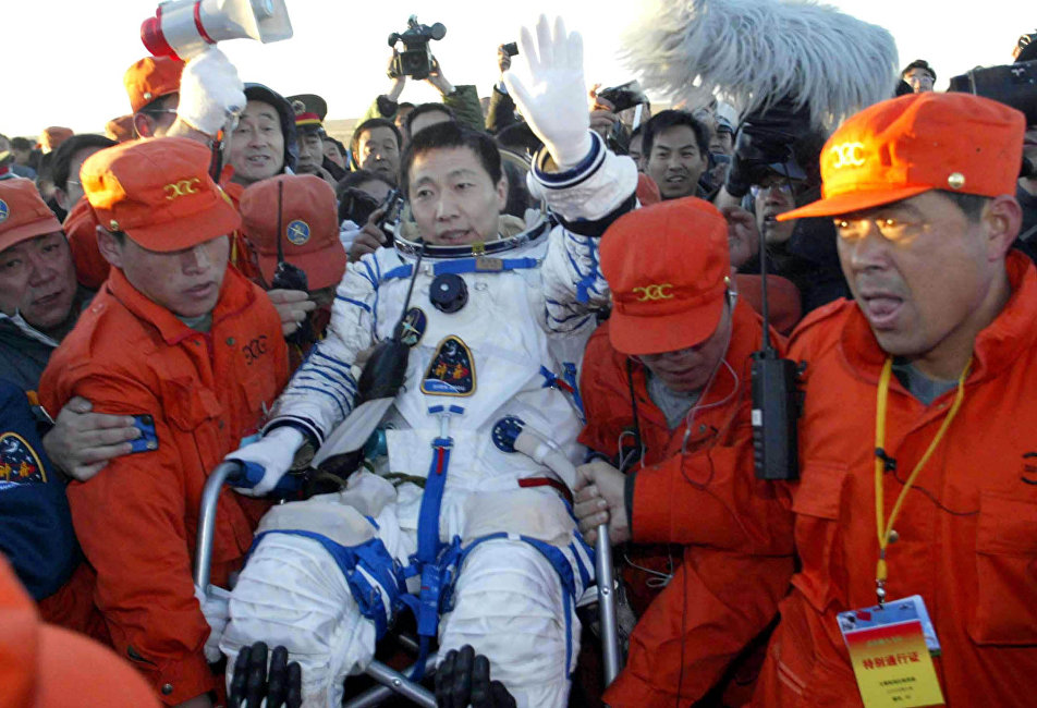 哪些年是闰月年_2003年10月15日_月日年还是日月年